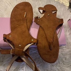 BROWN SLIPPERS SIZE 41 NEW NEVER WORN
